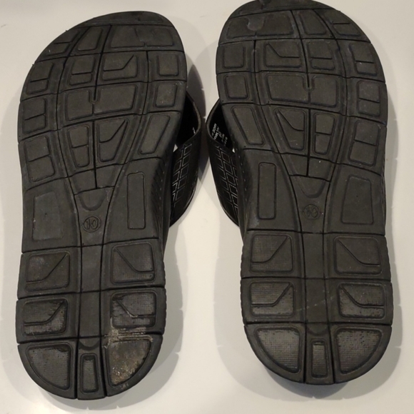 Feel Legends black flip flops - Picture 3 of 5
